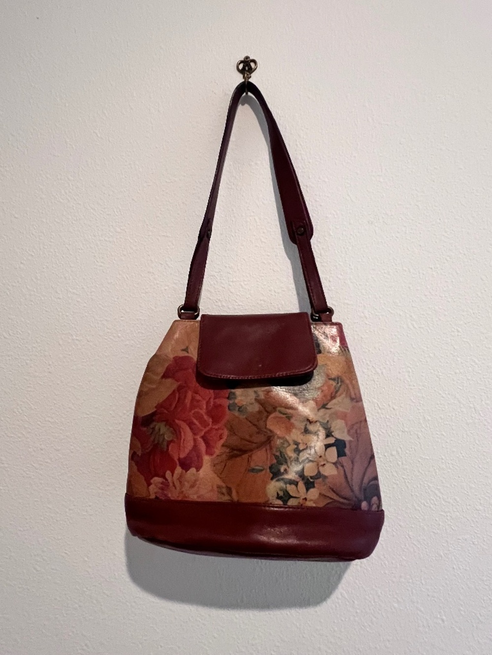 Vintage Cuero Vaca Argentina Floral Leather Shoulder Bag